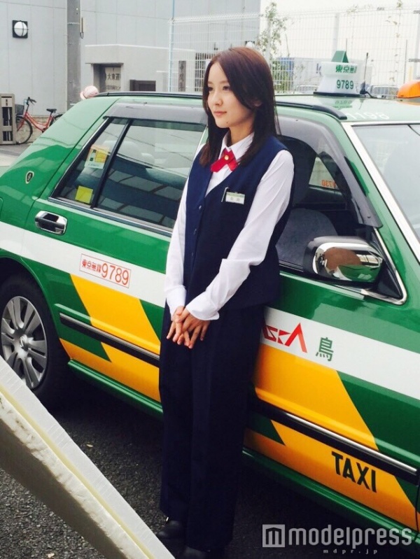 【画像】美人すぎるタクシードライバー生田佳那（２４）、水着姿を初披露