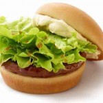 モス、「クリームチーズテリヤキバーガー」を発売　マクドナルドよ、これが日本のハンバーガーだ