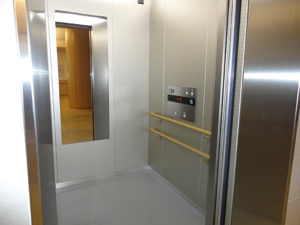 「エレベーターで男性と二人にならないで…」大阪府警ツイート