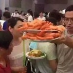 【動画】中国人観光客の食事マナーの悪さに世界中から非難が殺到