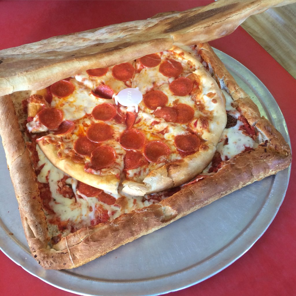 アメリカ人、ピザを入れる箱をピザにする