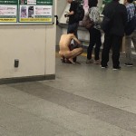 【画像】秋葉原駅に全裸男