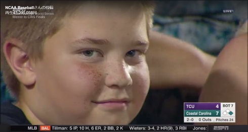 【動画】野球観戦中にずーっとカメラ目線を絶やさない少年がジワジワくると人気に