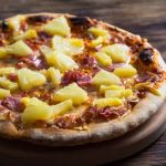 「パイナップルピザ禁止法案を作りたい」　アイスランド大統領の発言が物議