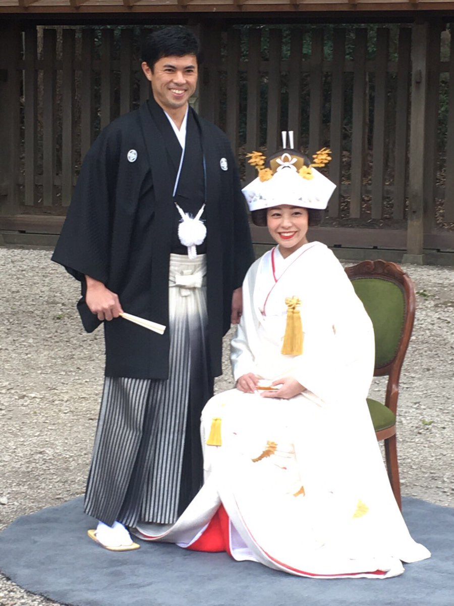 小島よしお、明治神宮で挙式！夫人とのツーショット写真を公開