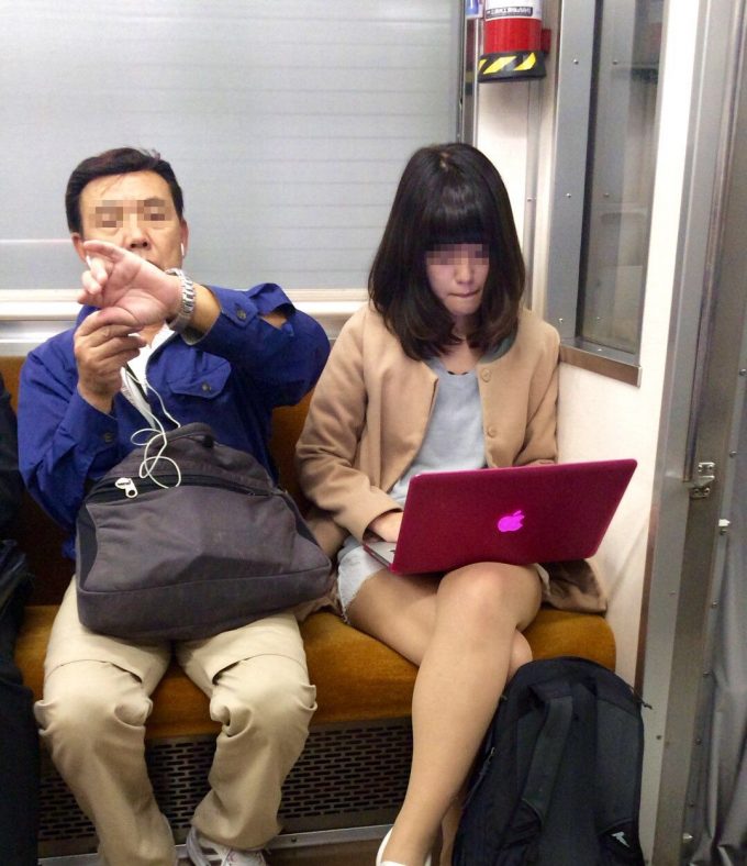 【画像】電車の優先席でノーパソいじってる女ｗｗｗｗｗｗ
