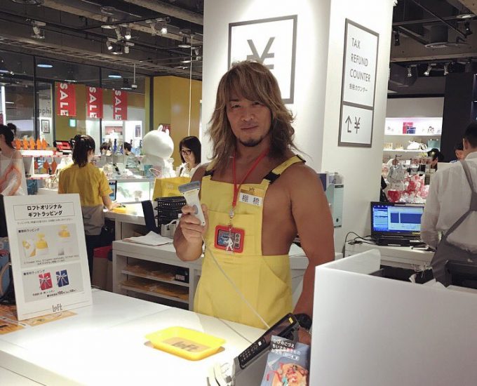 【画像】渋谷に現れた裸エプロン店員ｗｗｗｗ