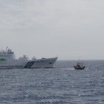 【画像】 海上保安庁、干しイカ作ってた北朝鮮漁船に放水　スルメイカを台無しに←これ半分いじめだろ