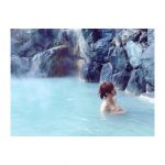 【画像】菊地亜美、乳首が出た温泉写真をアップしてしまう