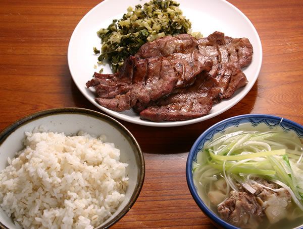 【画像】この定食がいつでも無料で食える権利 or５０万円