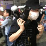 【画像】東京ゲームショーで女のおしりを盗撮してただけのオジサンが盗撮される
