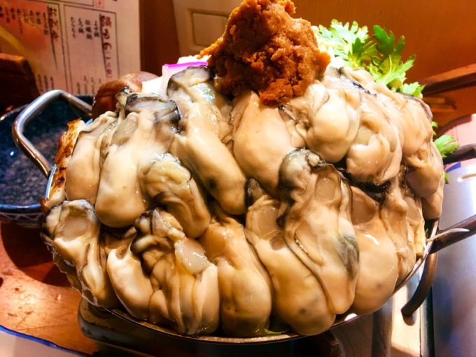 【画像】彡(^)(^)「牡蠣ならナンボでも食えるわ！！」(´＾ω＾`)「へい、お待ちぃ！！！」