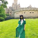 【画像】橋本環奈、ドイツの古城で撮影した壮麗ショットに「完全にお姫様じゃん！」の声
