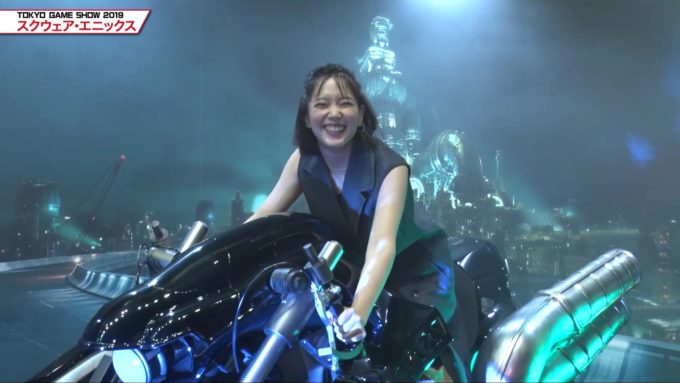 【画像】本田翼、クラウドのバイクに跨りご満悦