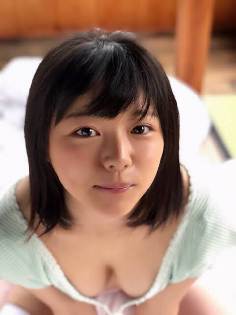【画像】Gカップ塩地美澄アナ（38）　手ブラから純白の下着姿まで披露