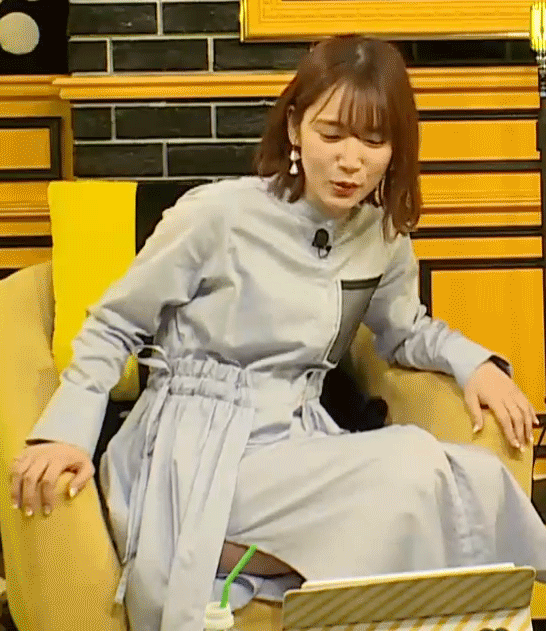 【gif】内田真礼さん、きわどいスカートを着てしまう