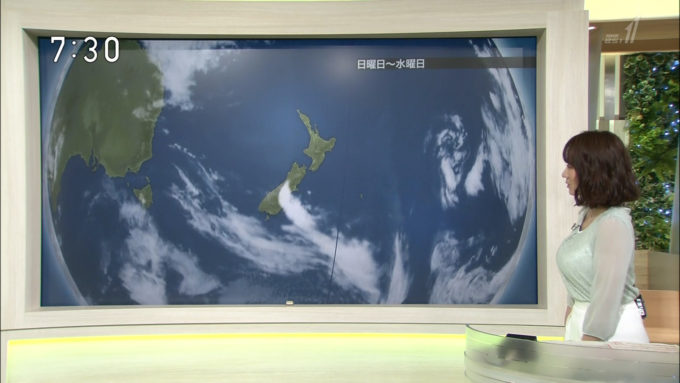 【画像】テレビで朝から爆乳天気予報ｗ