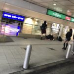 【画像】渋谷駅でハゲが女の人に土下座