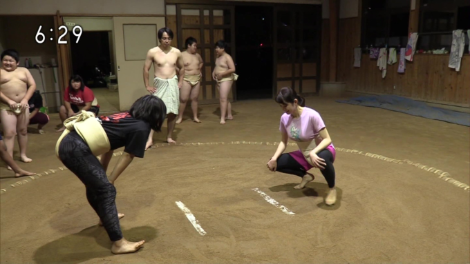 【画像】巨乳女さんが相撲に挑戦した結果ｗ