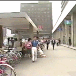 【gif動画】駅前でフェ●チオする女が発見されてしまうｗｗｗ