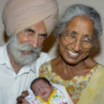 【画像】インドで70歳女性が第一子出産、79歳の夫も歓喜