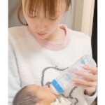 【画像】深田恭子さん、赤ちゃんにミルクを飲ませる姿を公開！！