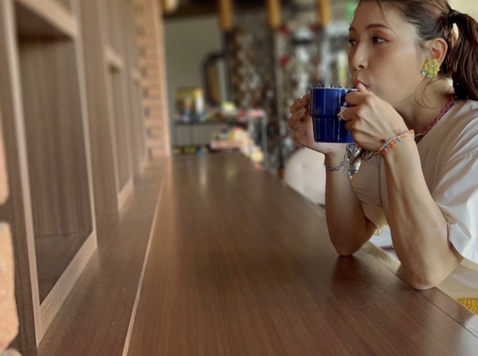 【画像】新田恵海さん、コーヒー飲んでるだけの腕がムキムキｗｗｗｗ