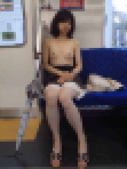 【Ｈ画像】電車内でおっぱい出してる女がいたんだがｗｗｗｗ