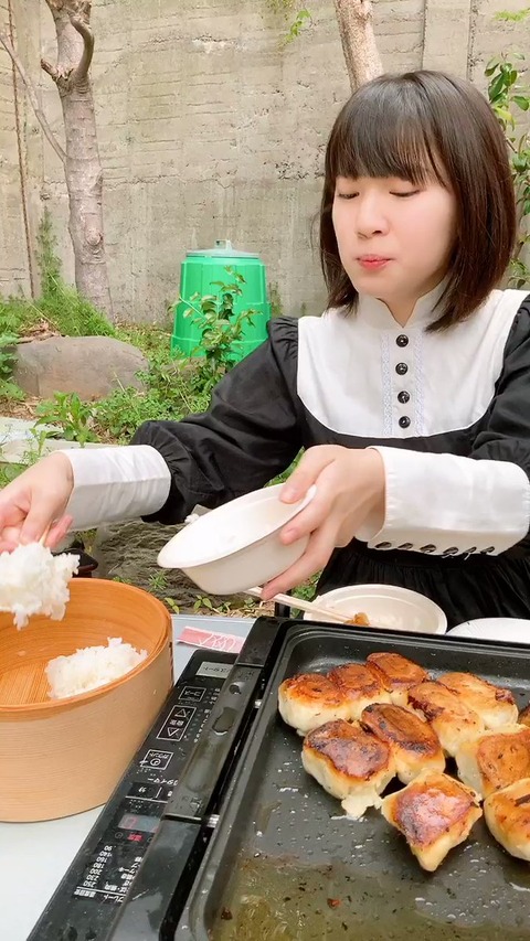 【画像】餃子で飯を食う女ｗｗｗｗｗｗｗｗｗｗｗｗｗｗｗｗｗｗｗ