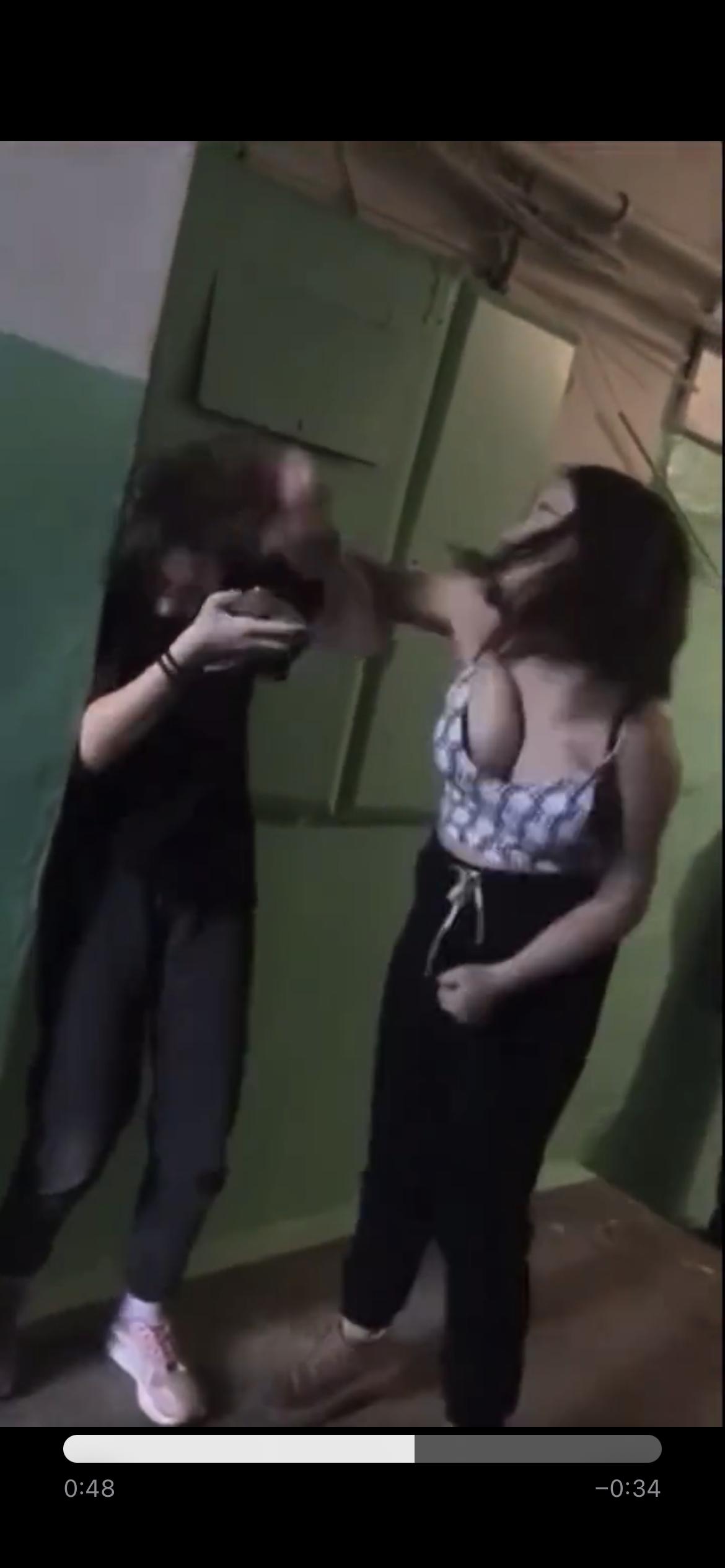 【動画】ロシア人巨乳JKが陰キャJKをボコボコにする動画